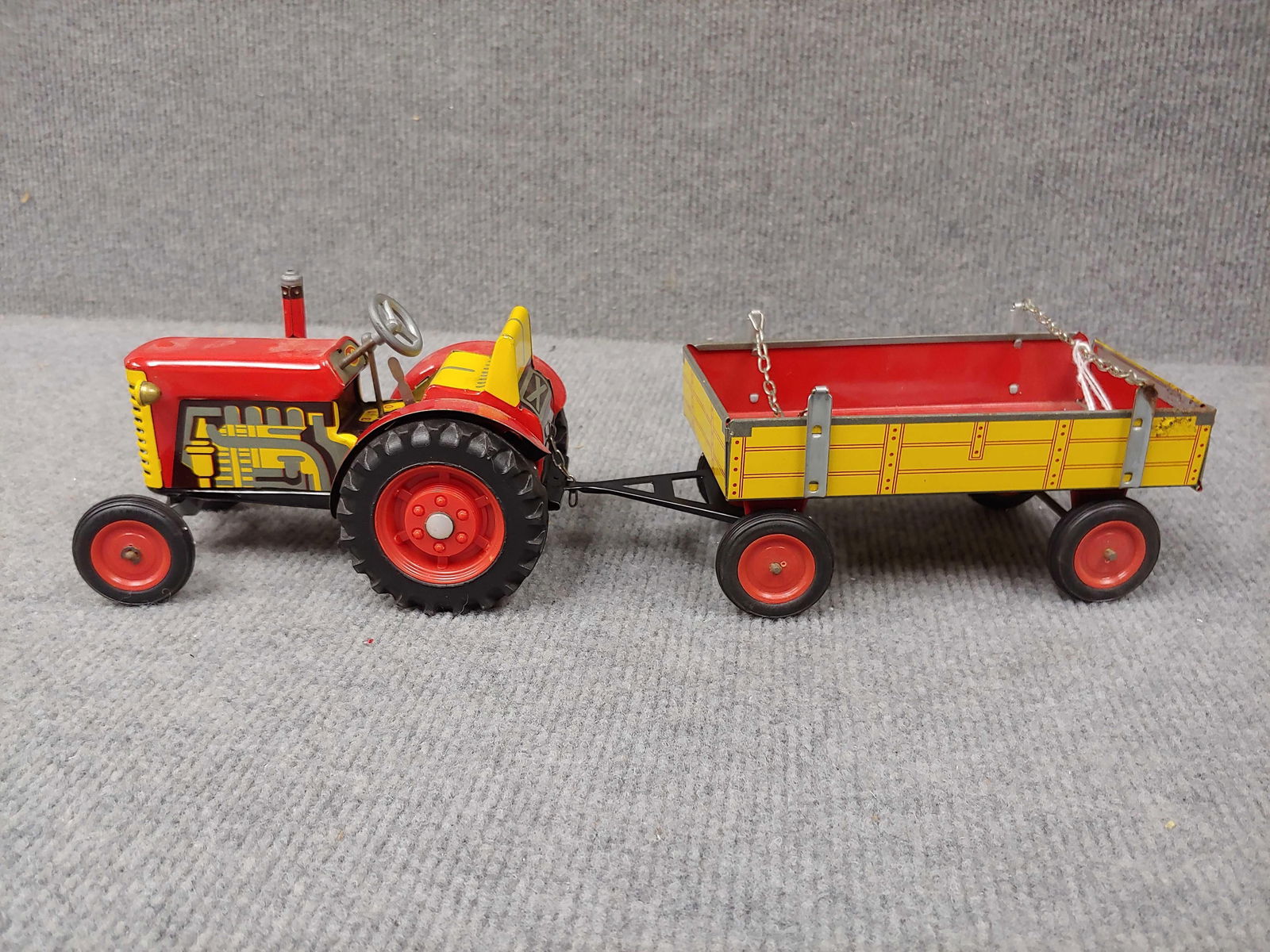 ZETOR TIN LITHO WIND UP TRACTOR AND WAGON (1 of 6)