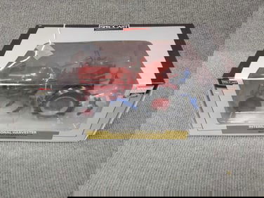 INTERNATIONAL HARVESTER FARMALL CUB W CULTIVATOR