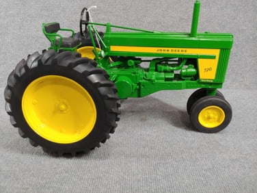 ERTLE JOHN DEERE NF 720 1/8 TRACTOR