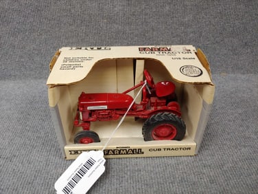 ERTL FARMALL CUB TRACTOR COLLECTOR EDITION