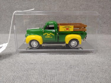 JOHN DEERE 1947 STUDEBAKER MS COUPE EXPRESS PICKUP IN DISPLAY