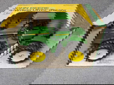 ERTL JOHN DEERE 8440 4WD TRACTOR