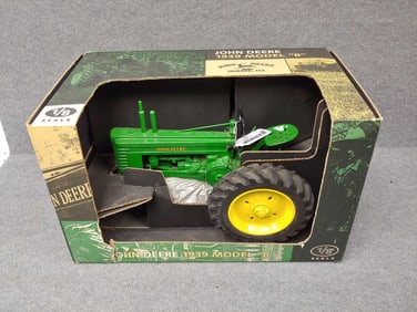 ERTL JOHN DEERE NF 1939 MODEL B 1/8 TRACTOR