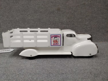 MARX PRESSED STEEL MARCREST DAIRY DELIVERY TRUCK