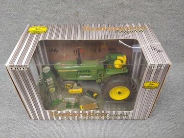 ERTL JOHN DEERE MODEL 4020 RESTORATION TRACTOR W/ ACCESSORIES