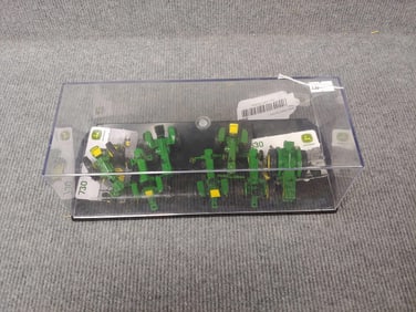 ERTL JOHN DEERE FARM TOY TRACTOR LOT OF MINIATURE TRACTORS IN DISPLAY INC. 630/730 INC. 7 TRACTORS