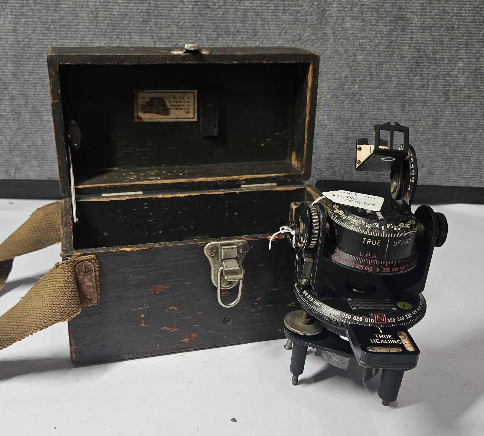 WW2 US ASTRO COMPASS (1 of 8)