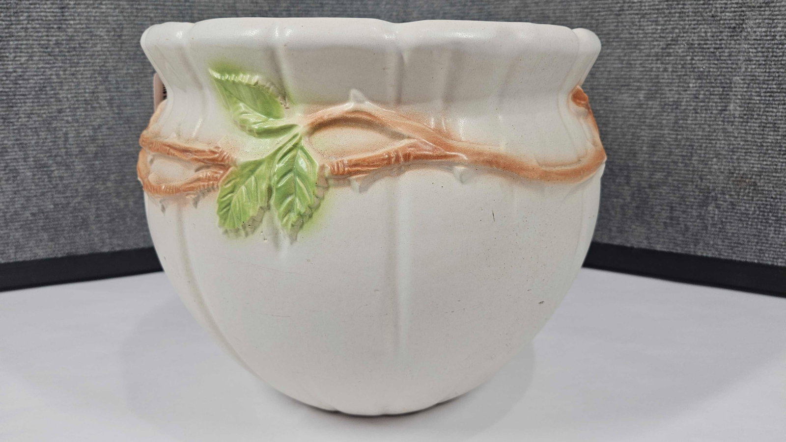 ROBINSON RANSBOTTOM CO JARDINIERE: ONE HAIRLINE CRACK. MARKED ON BOTTOM. 10 X 12.