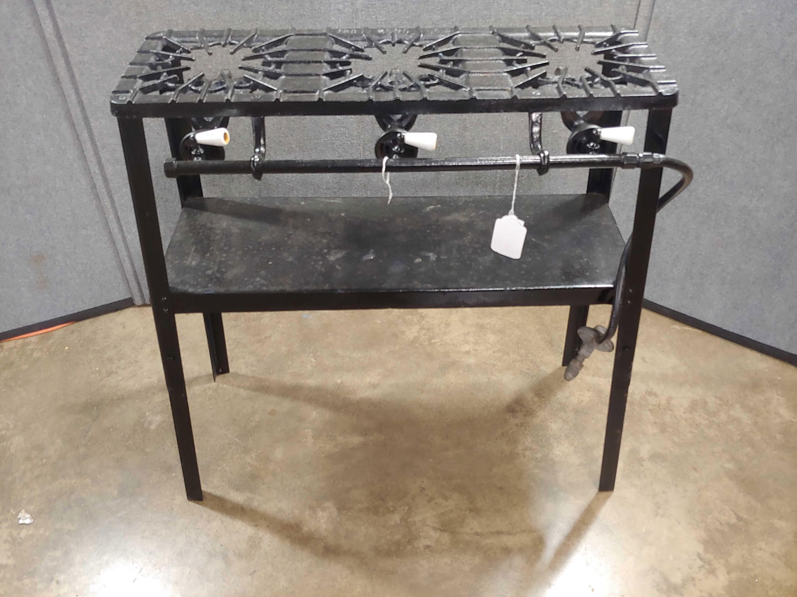 GRISWOLD TRIPLE BURNER STOVE (1 of 5)