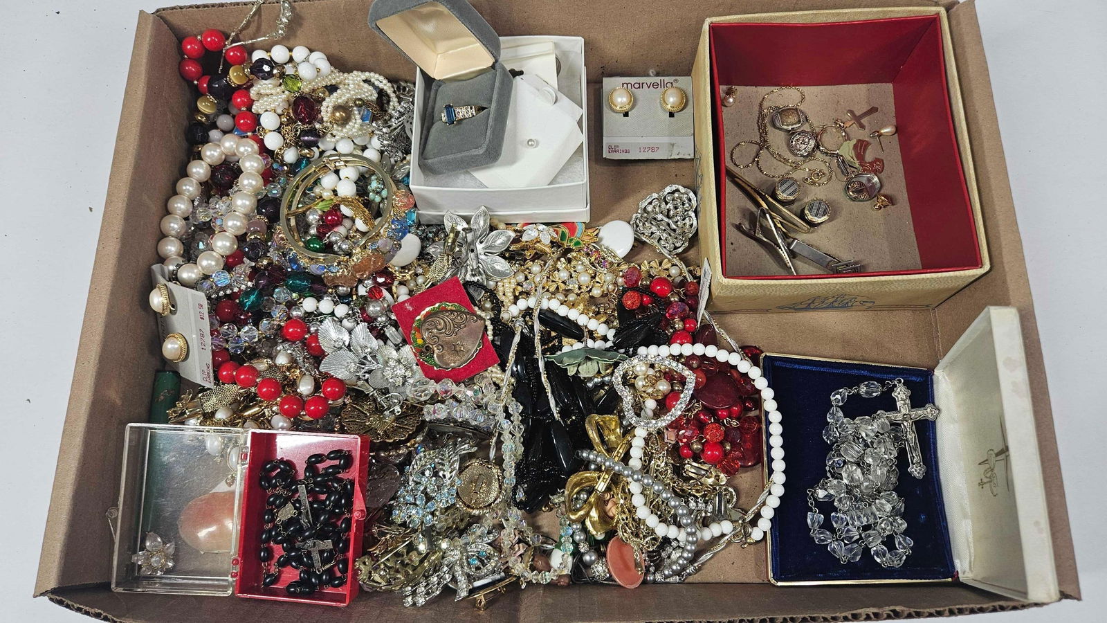 ROSARIES, BEADED JEWELRY, AND BRACELETS (1 of 7)