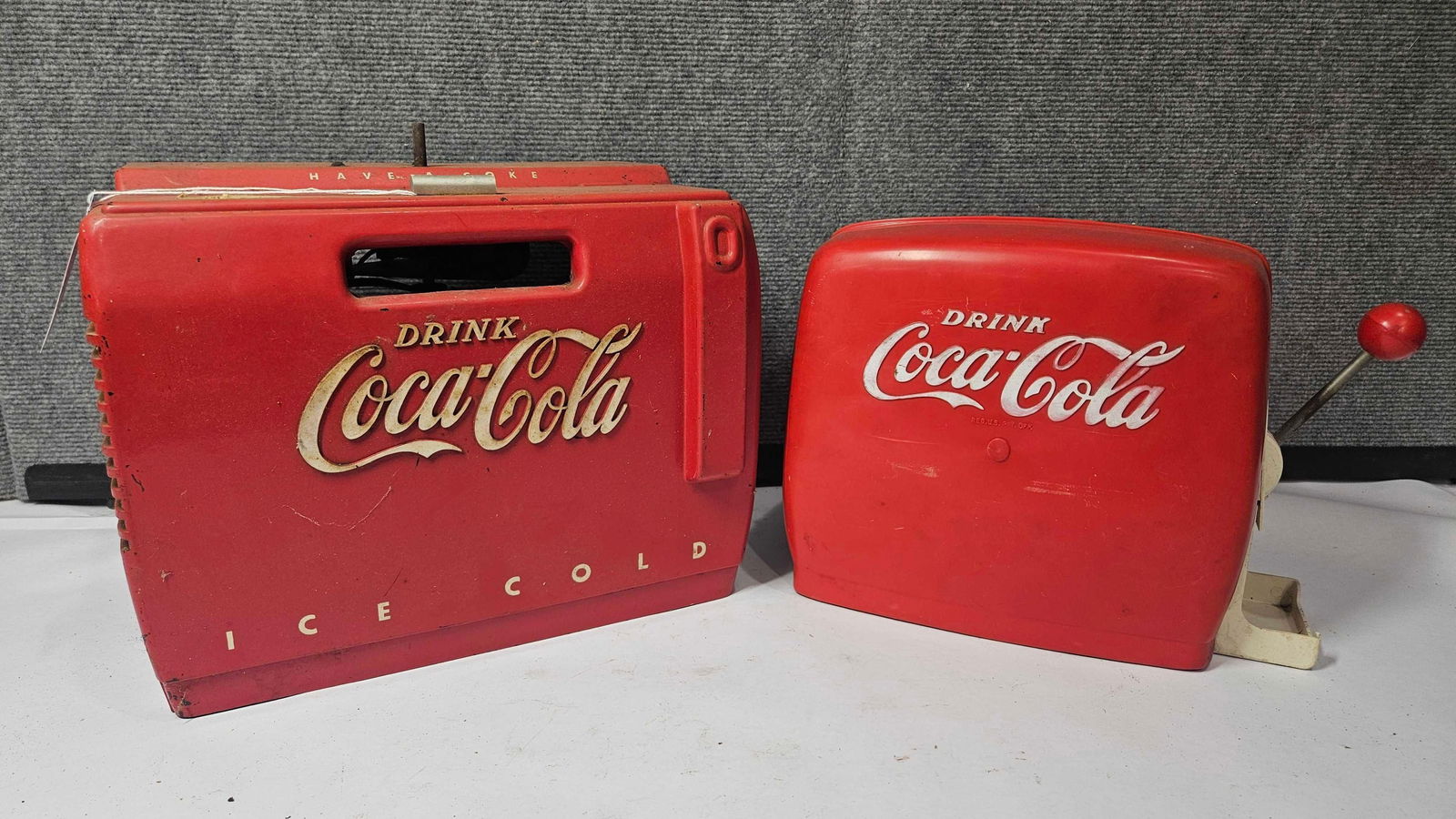 COCA COLA MUSIC BOX RADIO AND CORKER (1 of 7)