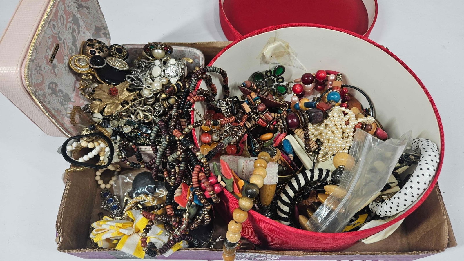 BEADED NECKLACES, CHAINS, BRACELETS, AND JEWELRY (1 of 8)