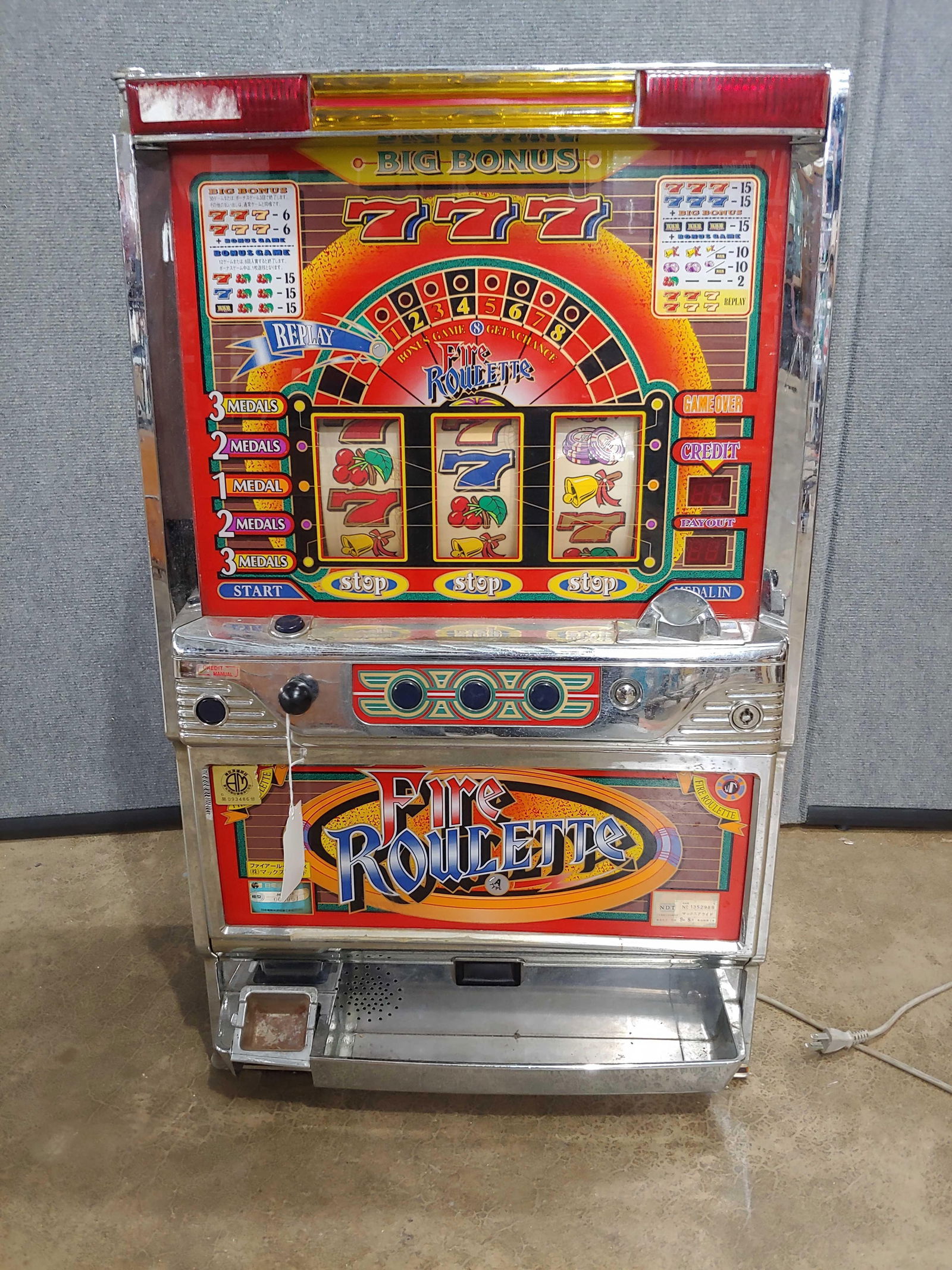 777 FIRE ROULETTE SLOT MACHINE (1 of 6)