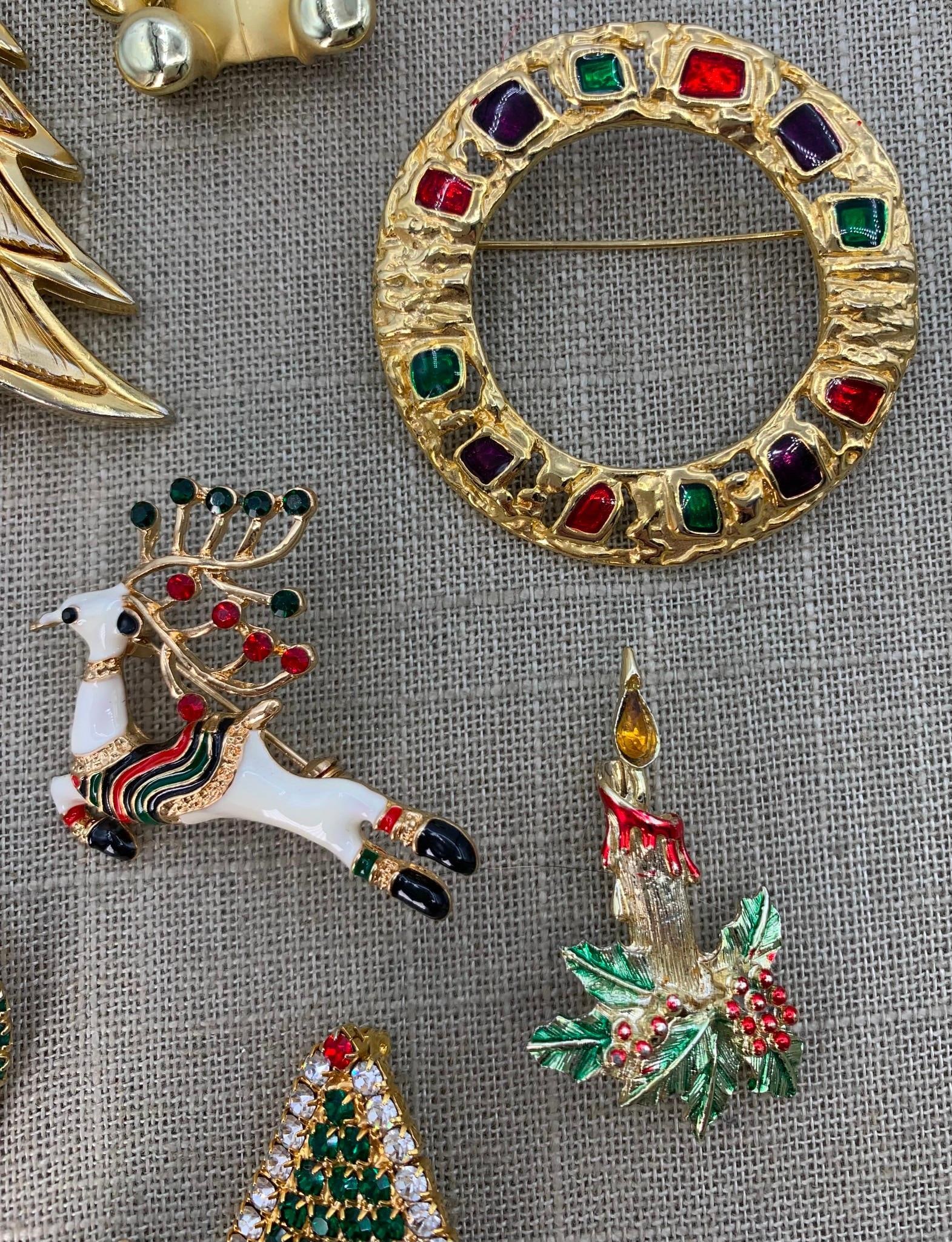 12 Vintage Holiday Santa, Reindeer, Christmas Tree, Wreath, Bells, Candy Cane Brooches (1 of 5)