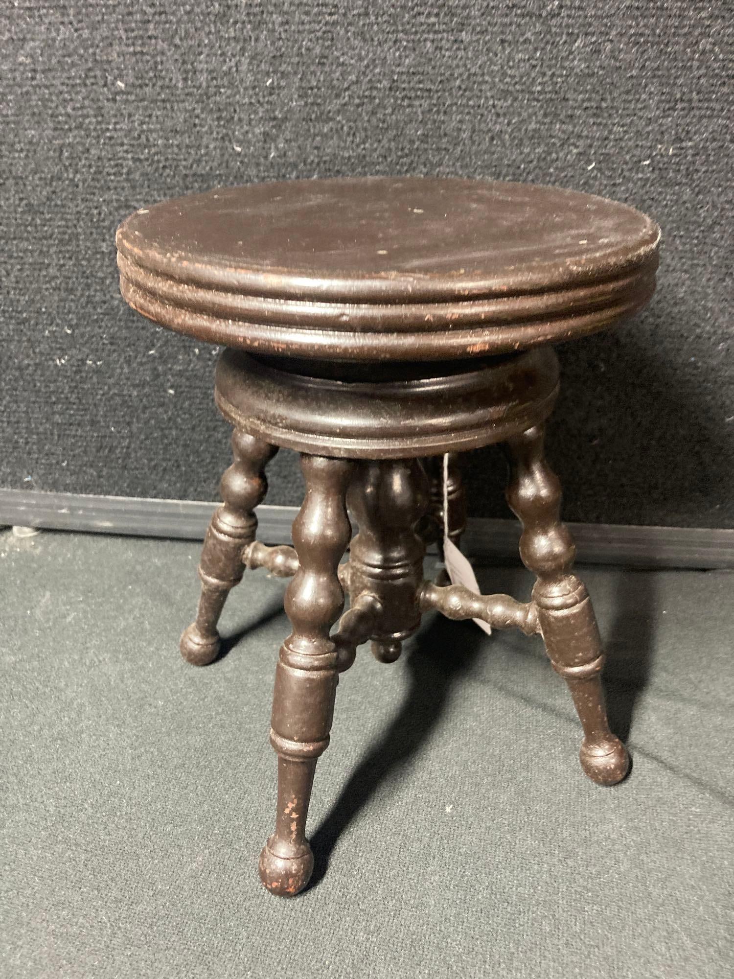 SALESMAN SAMPLE PIANO STOOL (1 of 3)