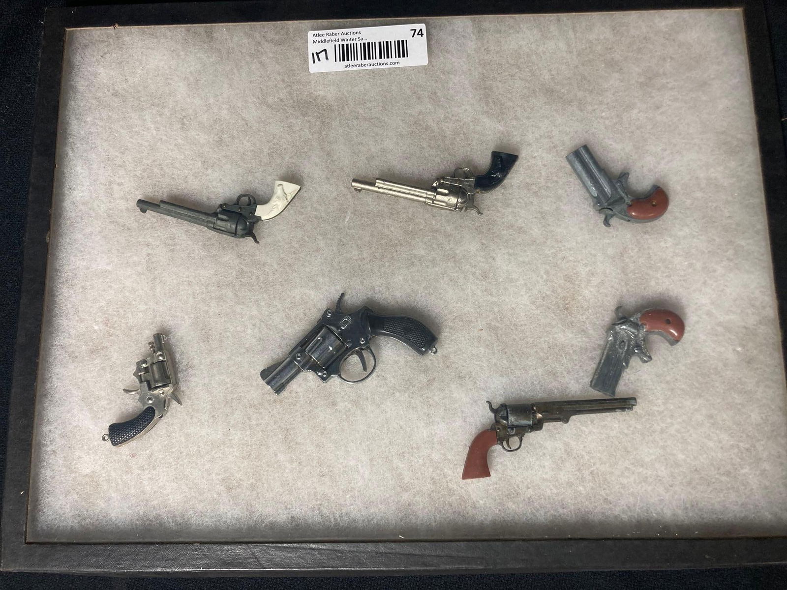 MINIATURE PISTOLS AND CAP GUNS: TOY MINI GUN COLLECTION. 7 GUNS EACH APPROX 2.5 TO 3.5 INCHES LONG