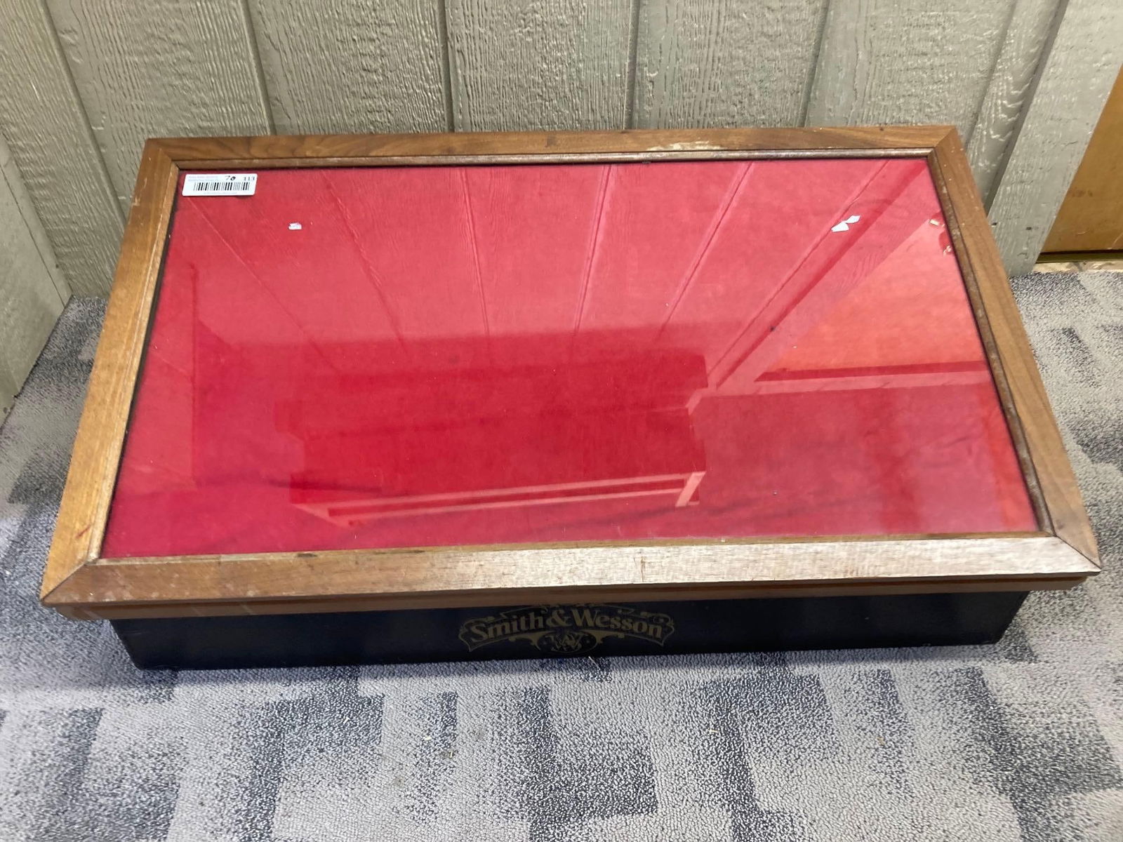 SMITH AND WESSON SLANT TOP KNIFE DISPLAY (1 of 4)