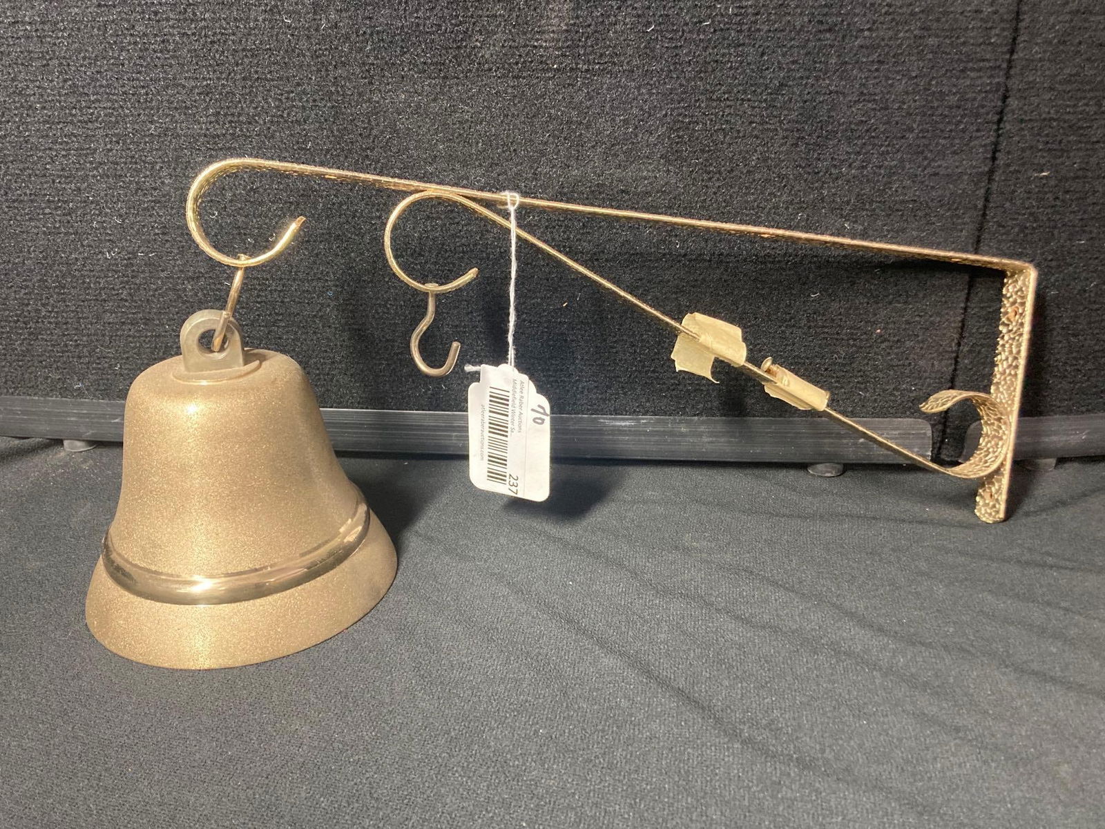 BRASS DINNER BELL W HANGING BRACKET (1 of 4)