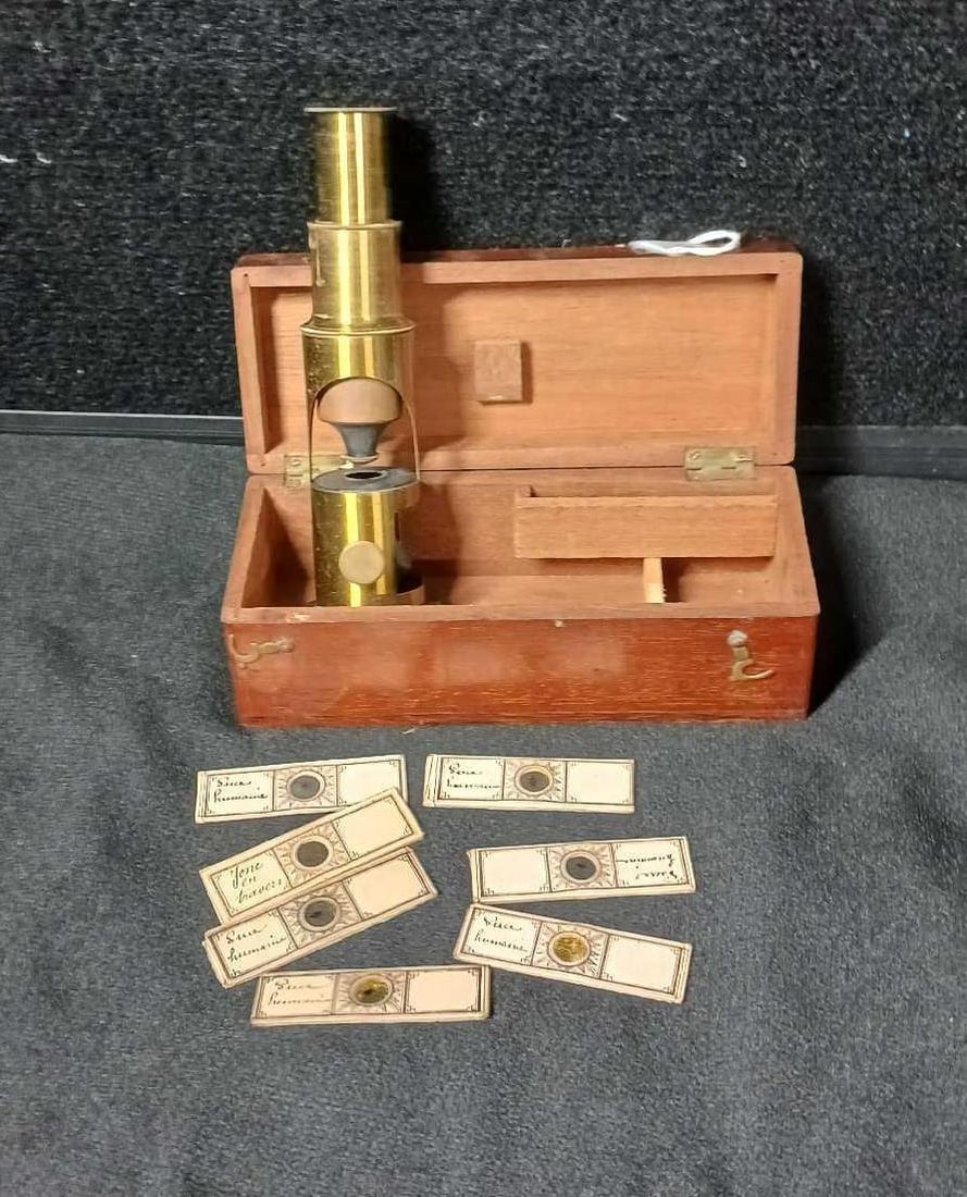 EARLY 19TH CENTURY SLIDE PROJECTOR (1 of 3)