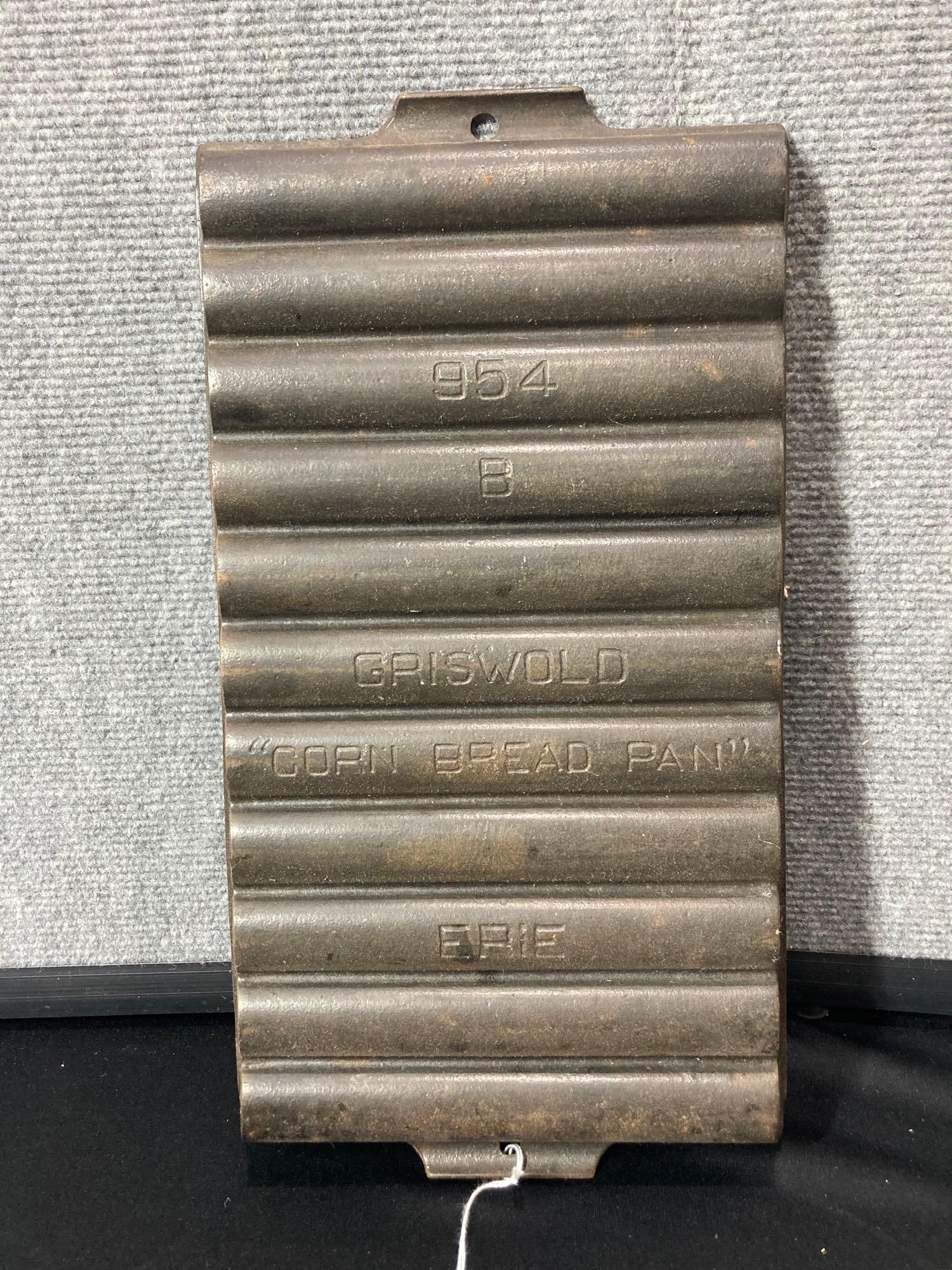 Griswold Erie Corn Bread Pan (1 of 3)