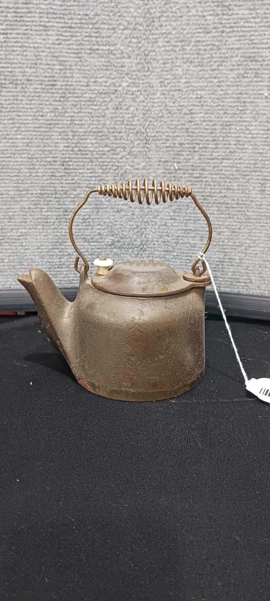 Miniature Wagner Ware Kettle (1 of 4)
