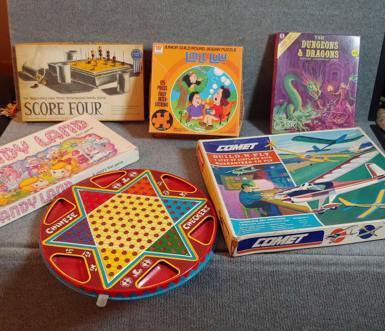 Various games, Dungeons & Dragons, puzzles and toys (1 of 6)