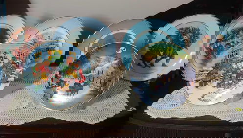 6-Avon 22K gold trimmed Christmas plates