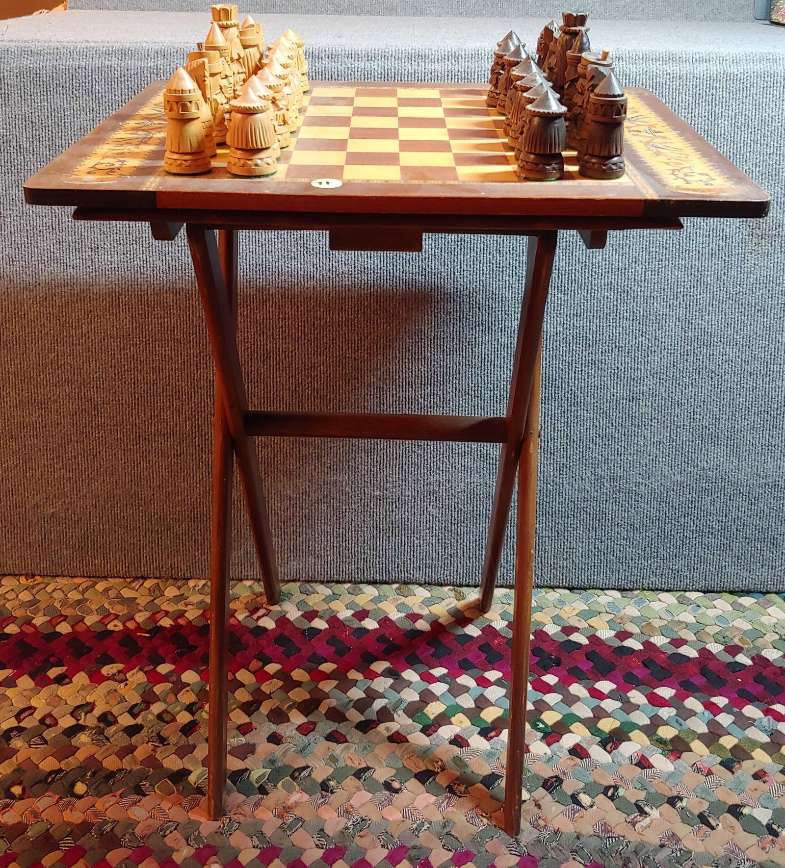 Fancy inlaid chess board on folding Sawbuck stand: Appears to be complete with all pieces. Board is 14in x 18in.