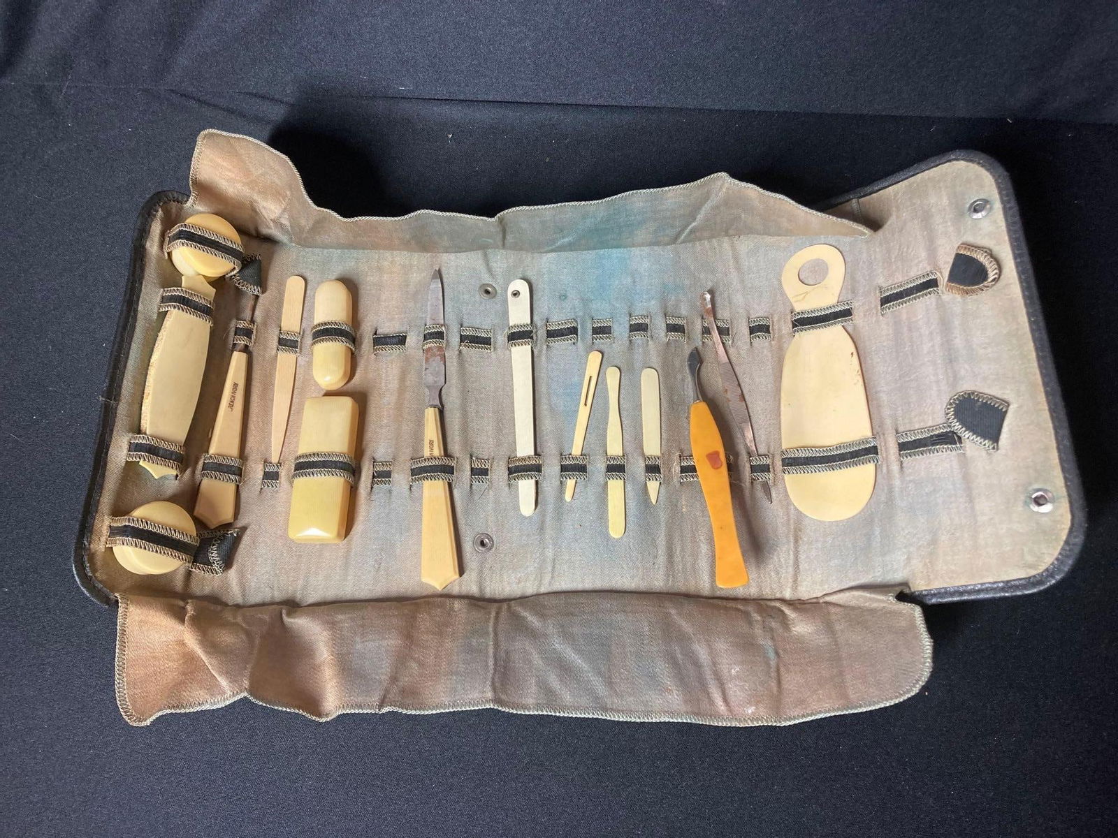 French natural material vanity set (1 of 6)