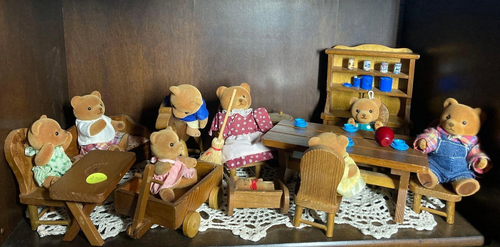 Calico Critters Bear Family and Wooden Dollhouse furniture: .