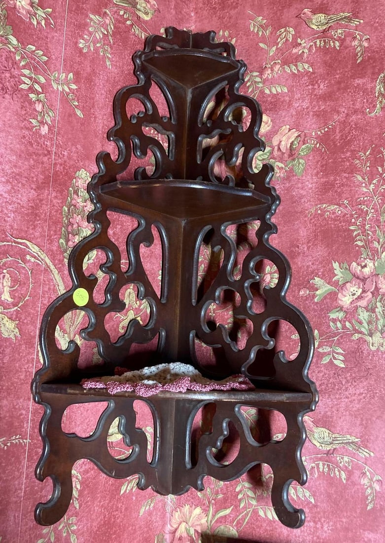 Cut out walnut corner shelf (1 of 2)