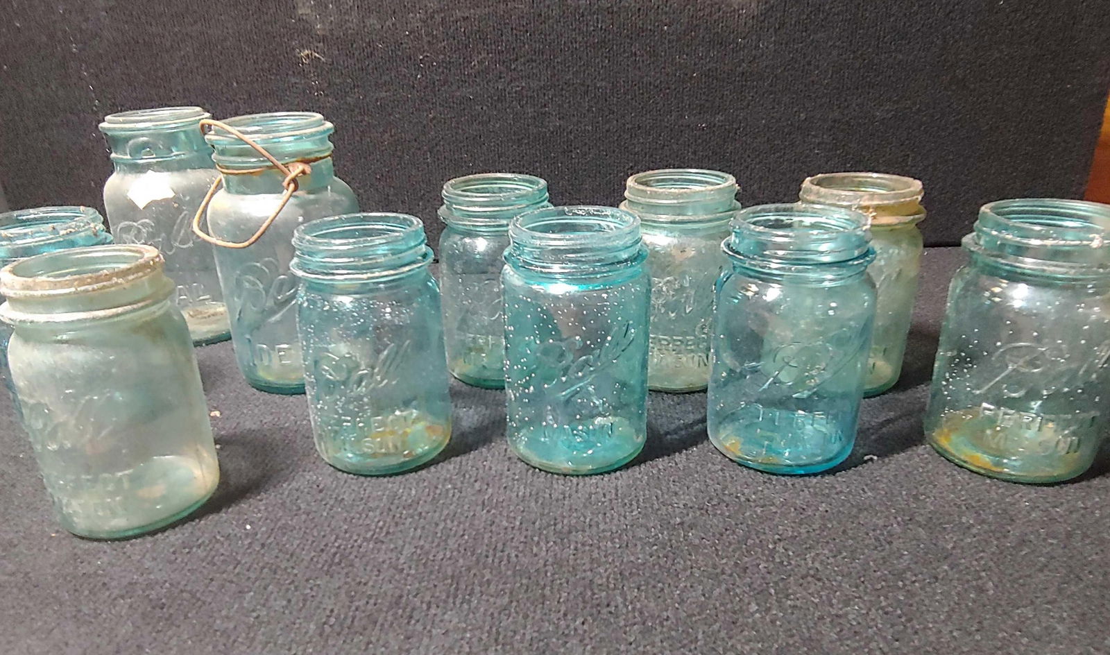 9- Ball 1pt & 2- Ball Ideal 1qt blue jars (1 of 4)