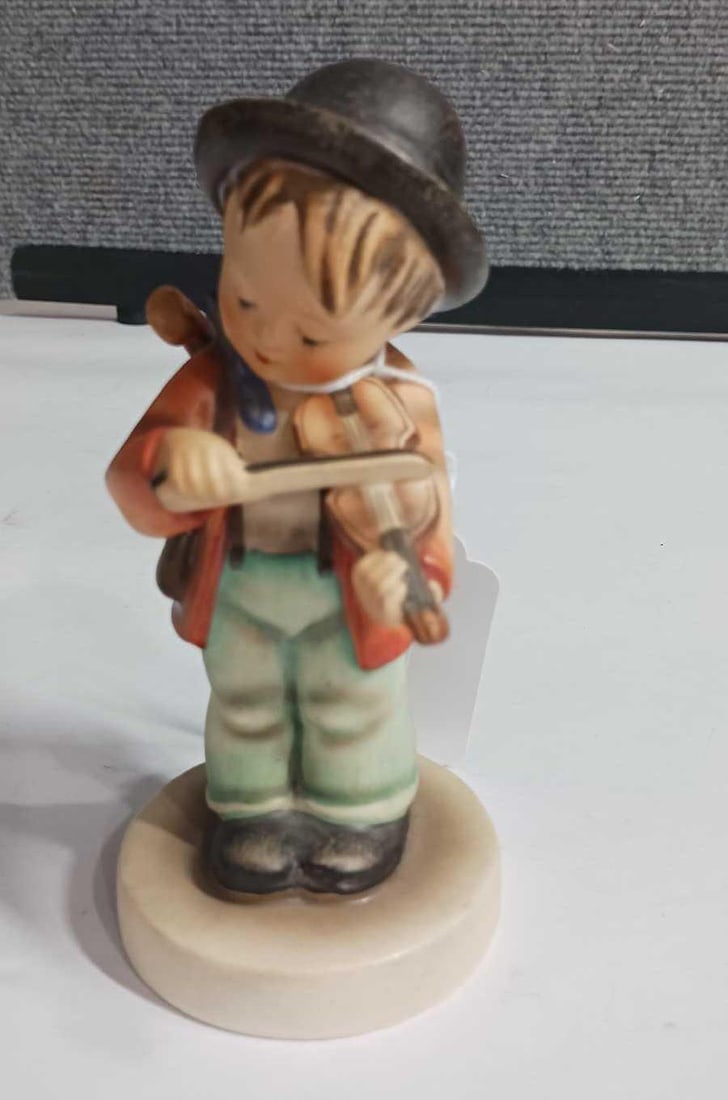 Little Fiddler Goebel Hummel (1 of 3)