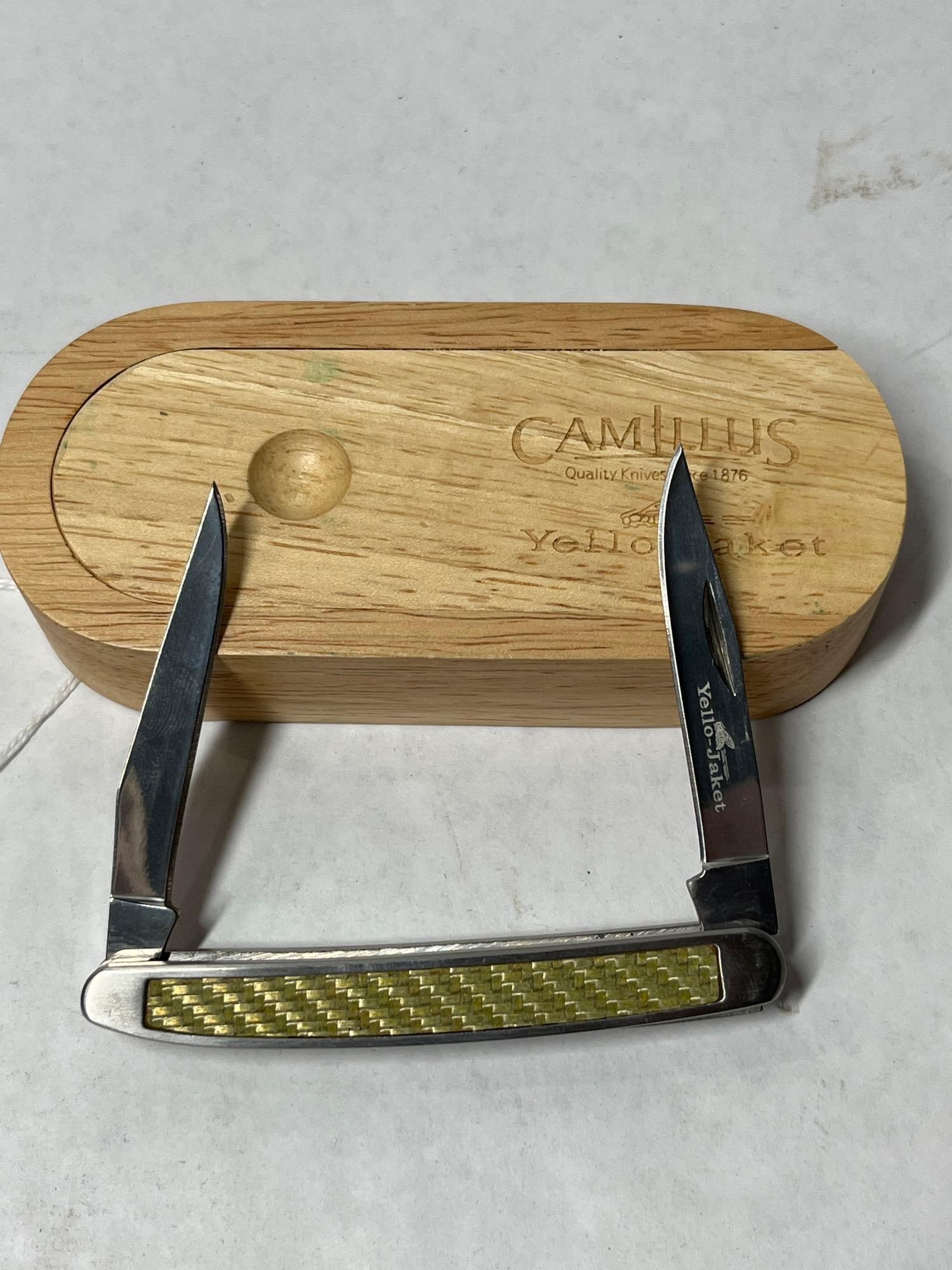 CAMILLUS YELLO-JAKET DOUBLE BLADE POCKET KNIFE IN WOOD CASE (1 of 4)