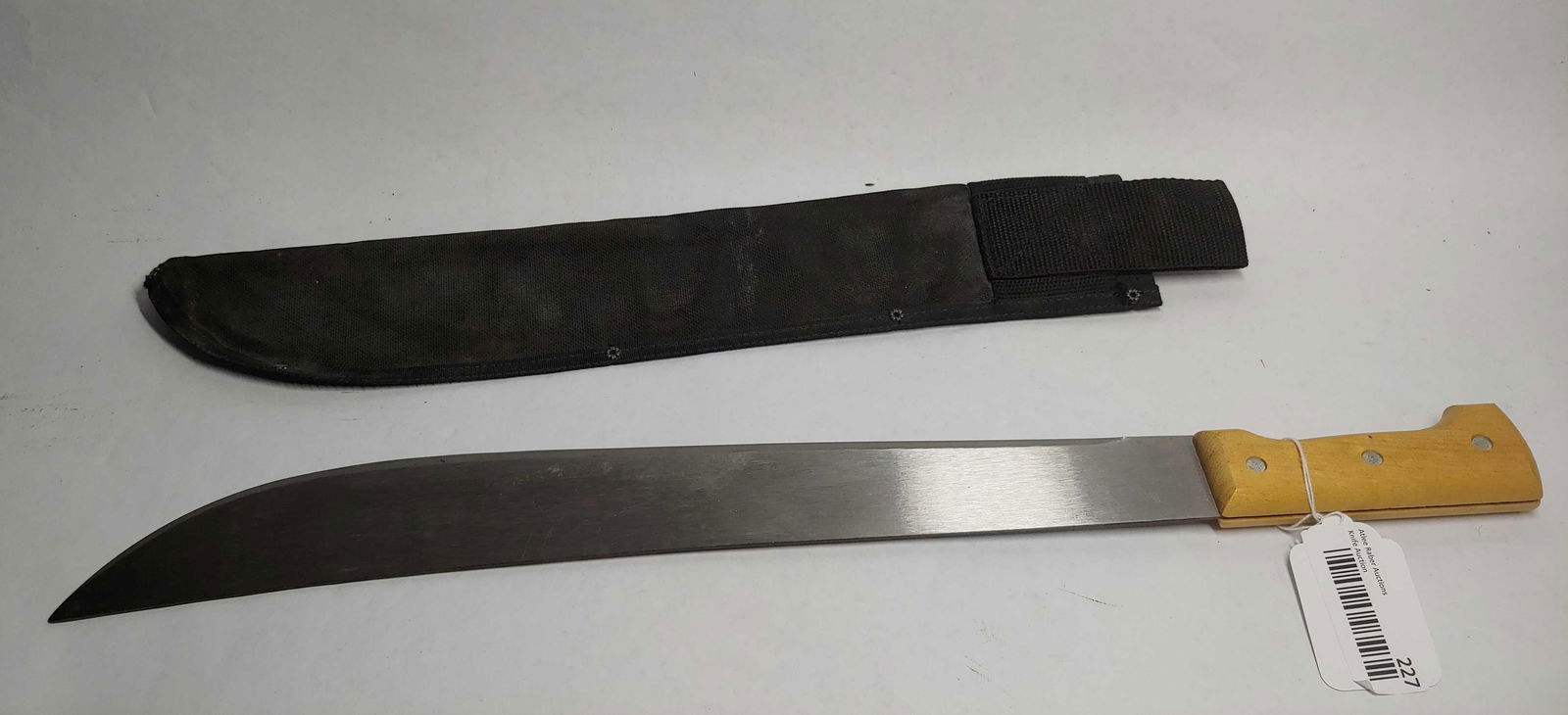 Tramontina Brazilian Machete: 17.5 inch blade with wood handle and nylon sheath