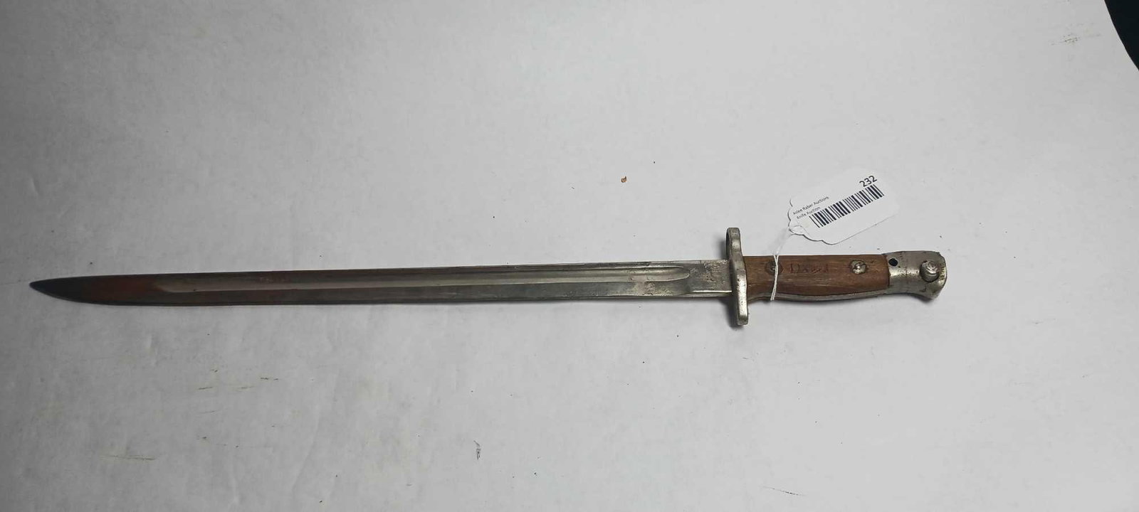 British P-1907 WW1 Bayonet: Numbers on both sides of blade. Wooden handle. 21.5 inches long