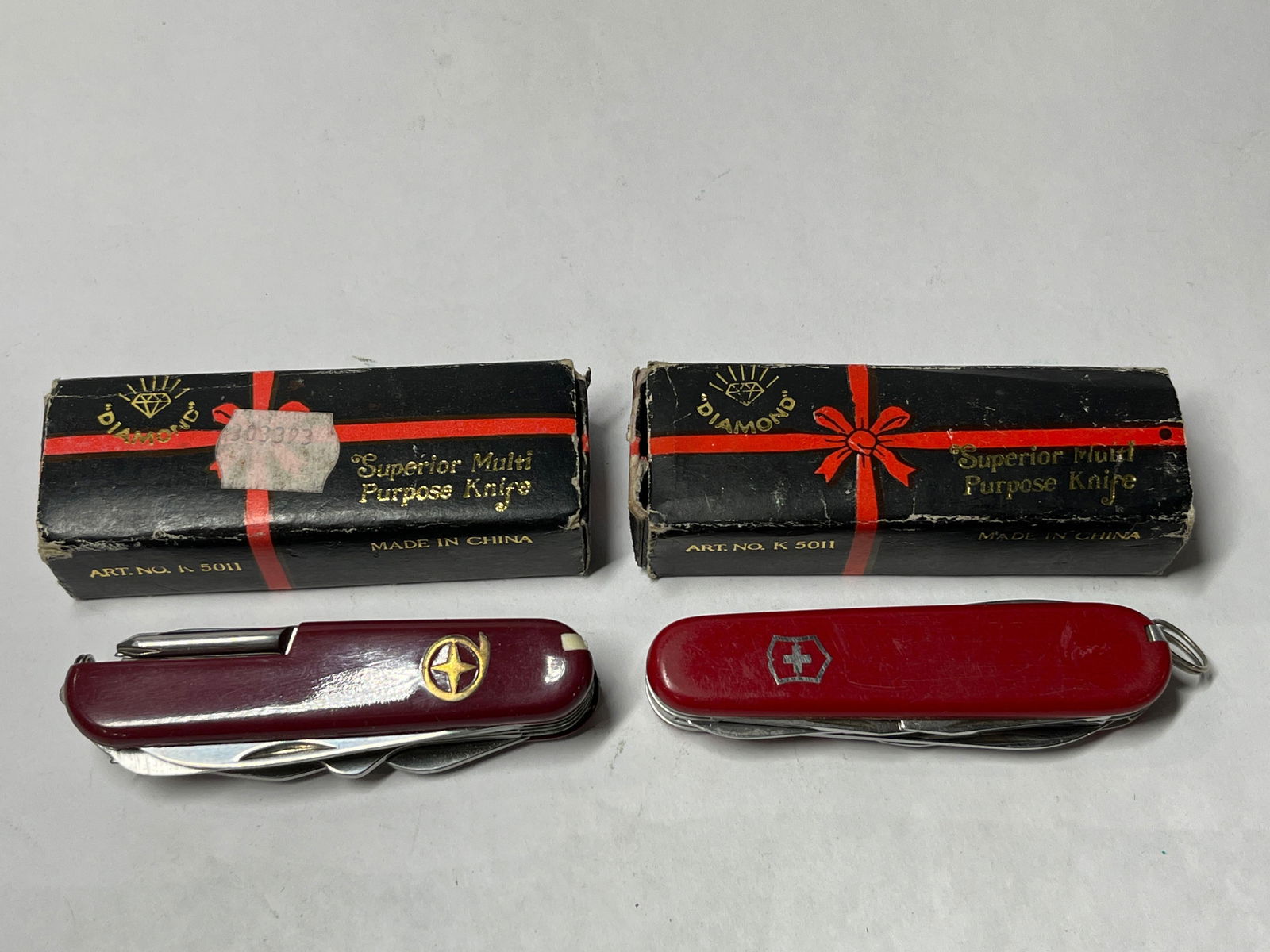 Swiss Multi Purpose Pocket Knives (1 of 3)