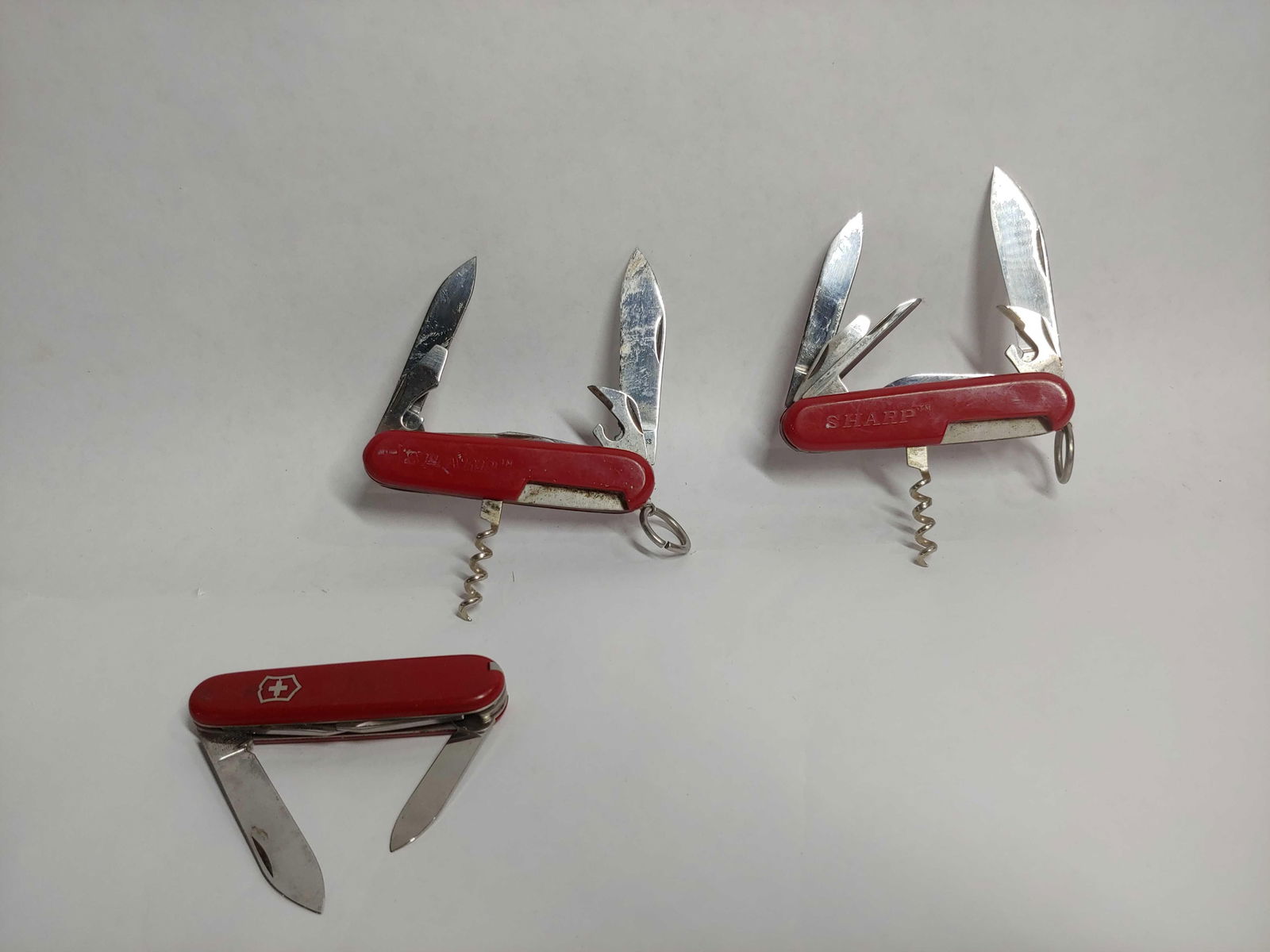 Swiss Multi Purpose Pocket Knives (1 of 7)