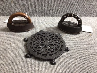 Enterprise & AC Williams Mini Sad Irons and Trivets