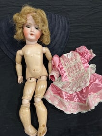 Schoenau & Hoffmeister 1909 Bisque Doll