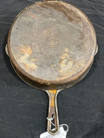 Griswold #8 Hammered Dutch Oven
