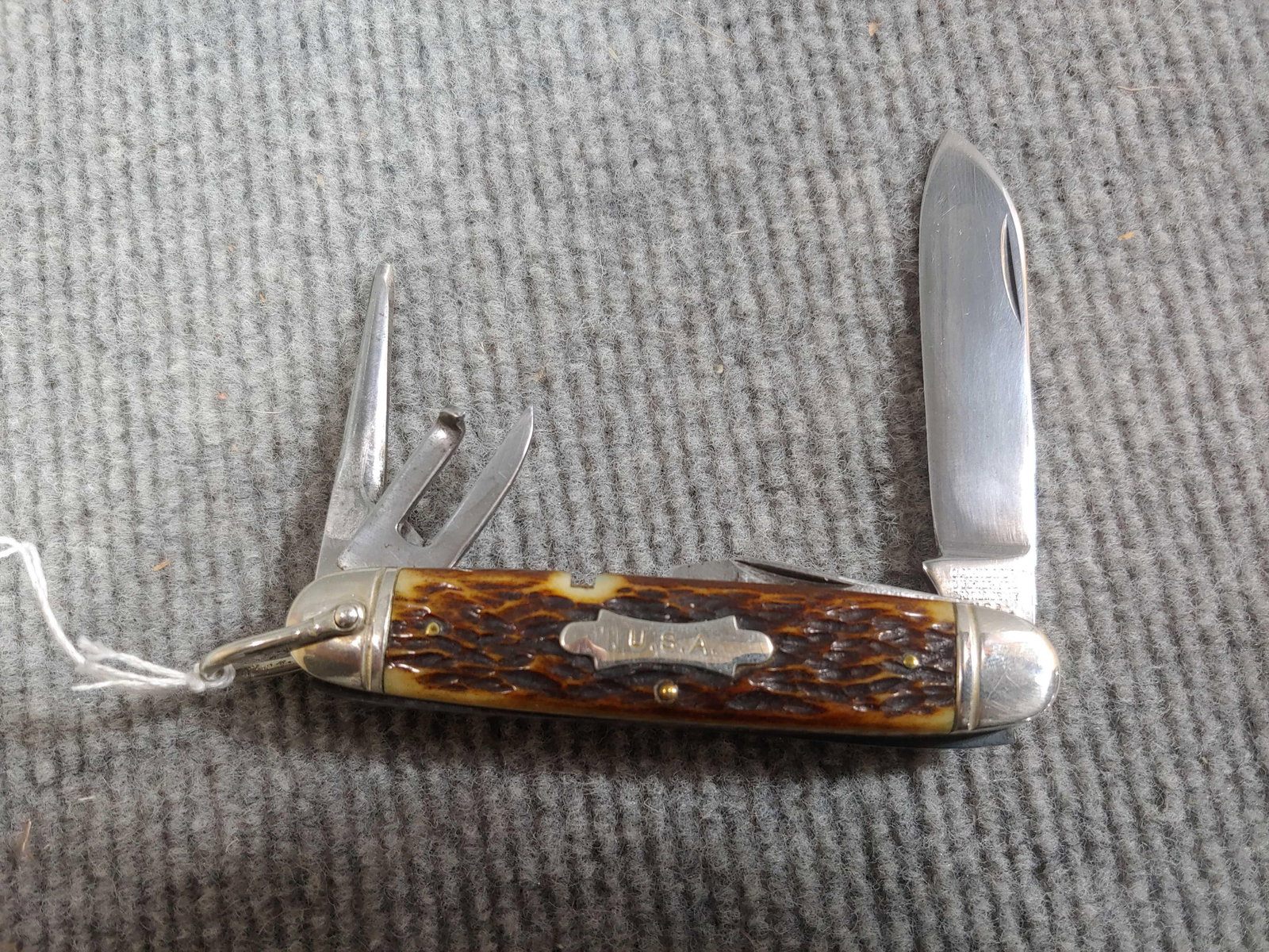 Great Camillus Cutlery Jigged Bone Scout Knife: Like new condition 1940s.