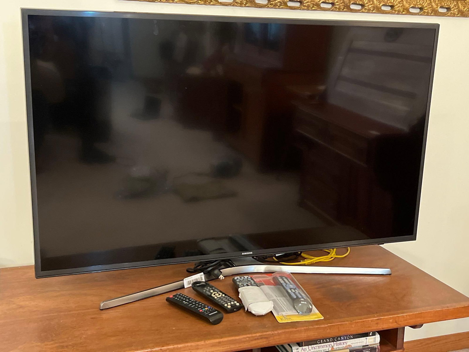 50 IN. SAMSUNG SMART TV (1 of 5)