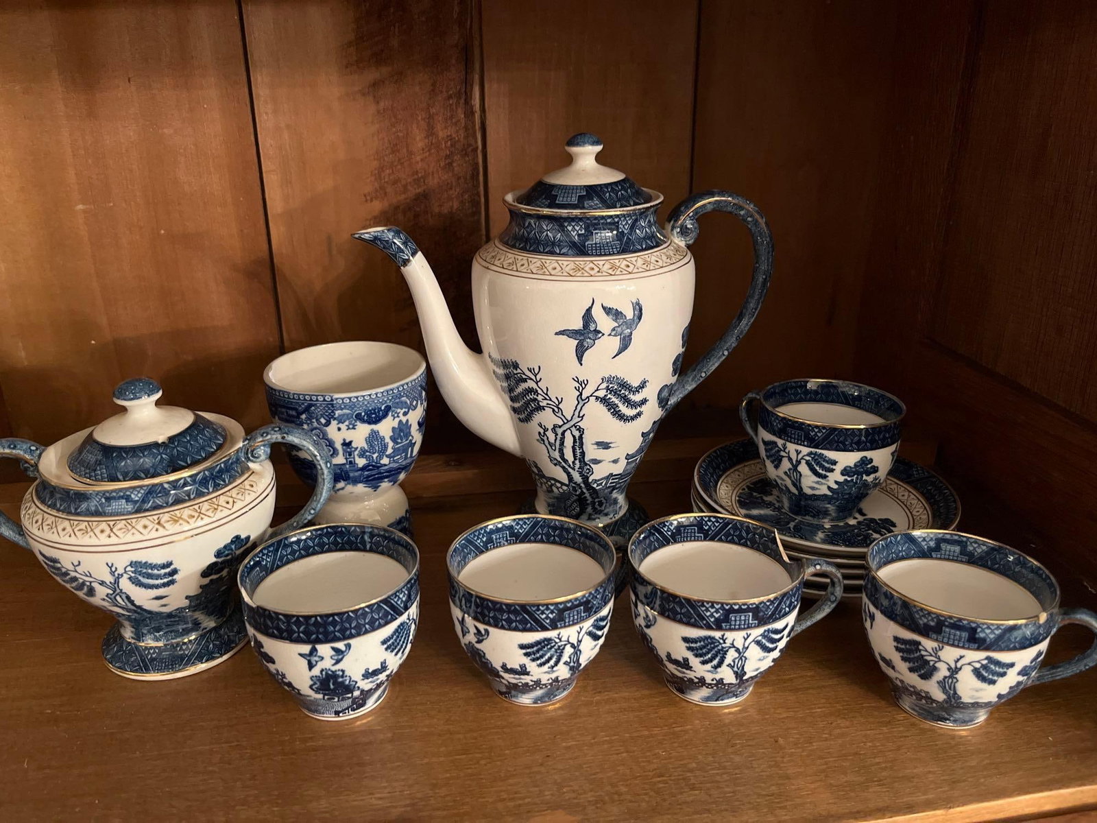 JAPANESE TEA SET: 5 PIECES - KETTLE, CUPS, SAUCERS, COVERED DISH, AND EGG CUP. SEVERAL CUPS HAVE CHIPS