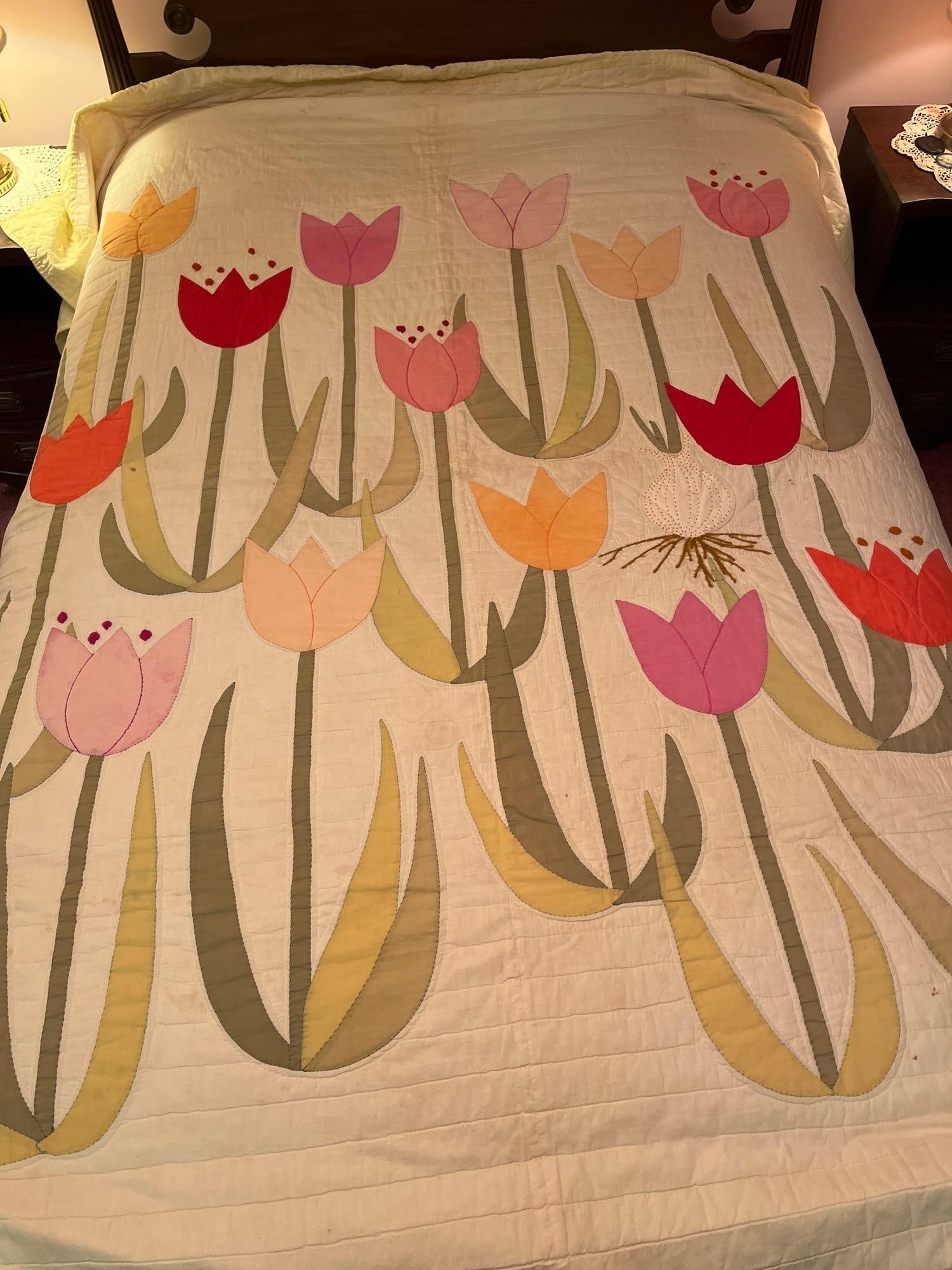 HANDSTAND TUPID APPLIQUE QUILT (1 of 5)
