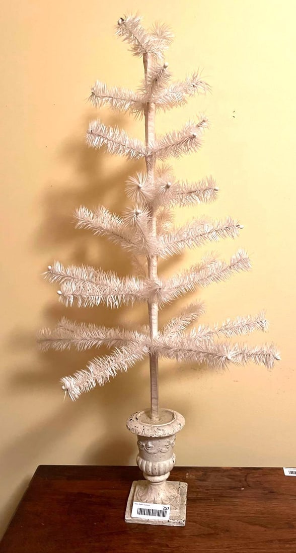 SNOWY WHITE FEATHER TREE (1 of 3)