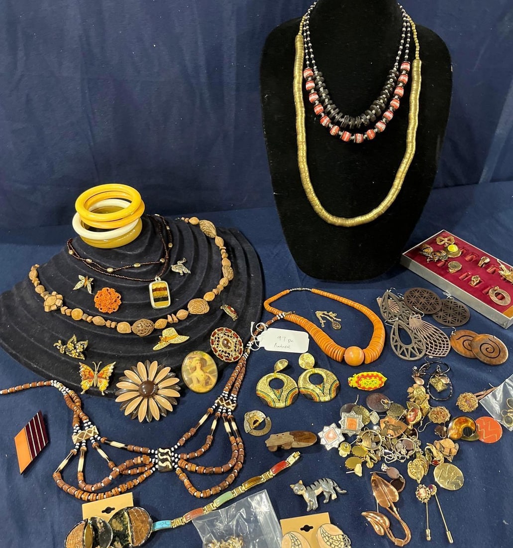 Amber & Wood Costume Jewelry: 97 various pieces including brooches, necklaces, bracelets, and more.
