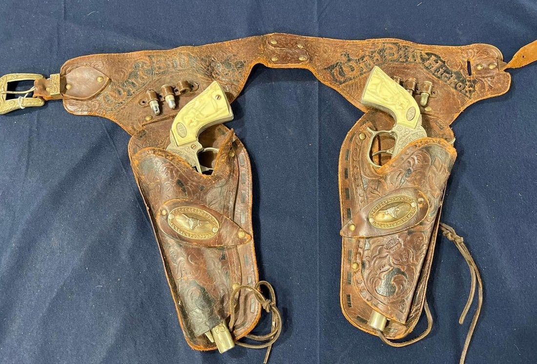 Leslie Wild Bill Hickok Horse Grip Cap Guns & Embossed Leather Holster: Embossed Wild Bill holster with steer medallions.