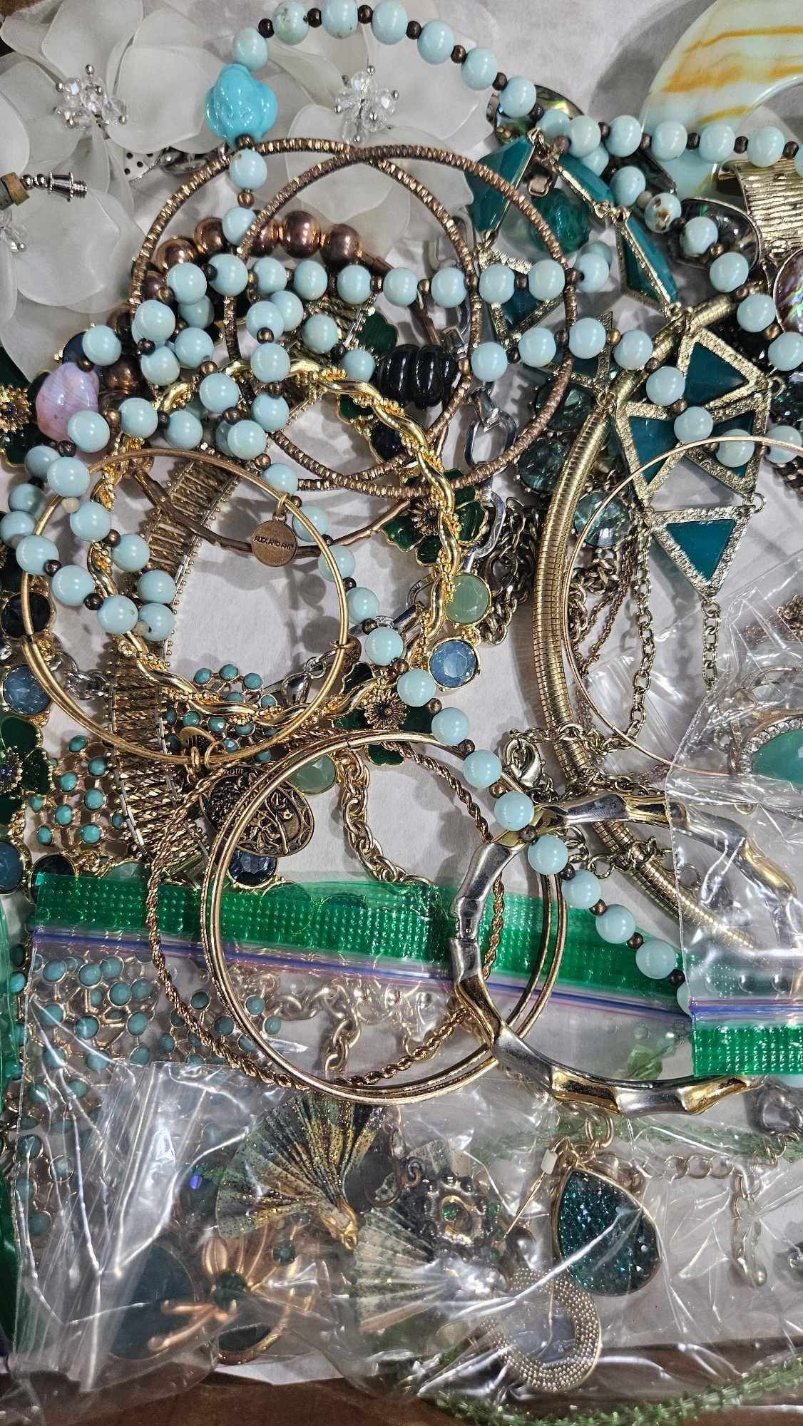 61 PC Jade & Green Toned Jewelry (1 of 15)