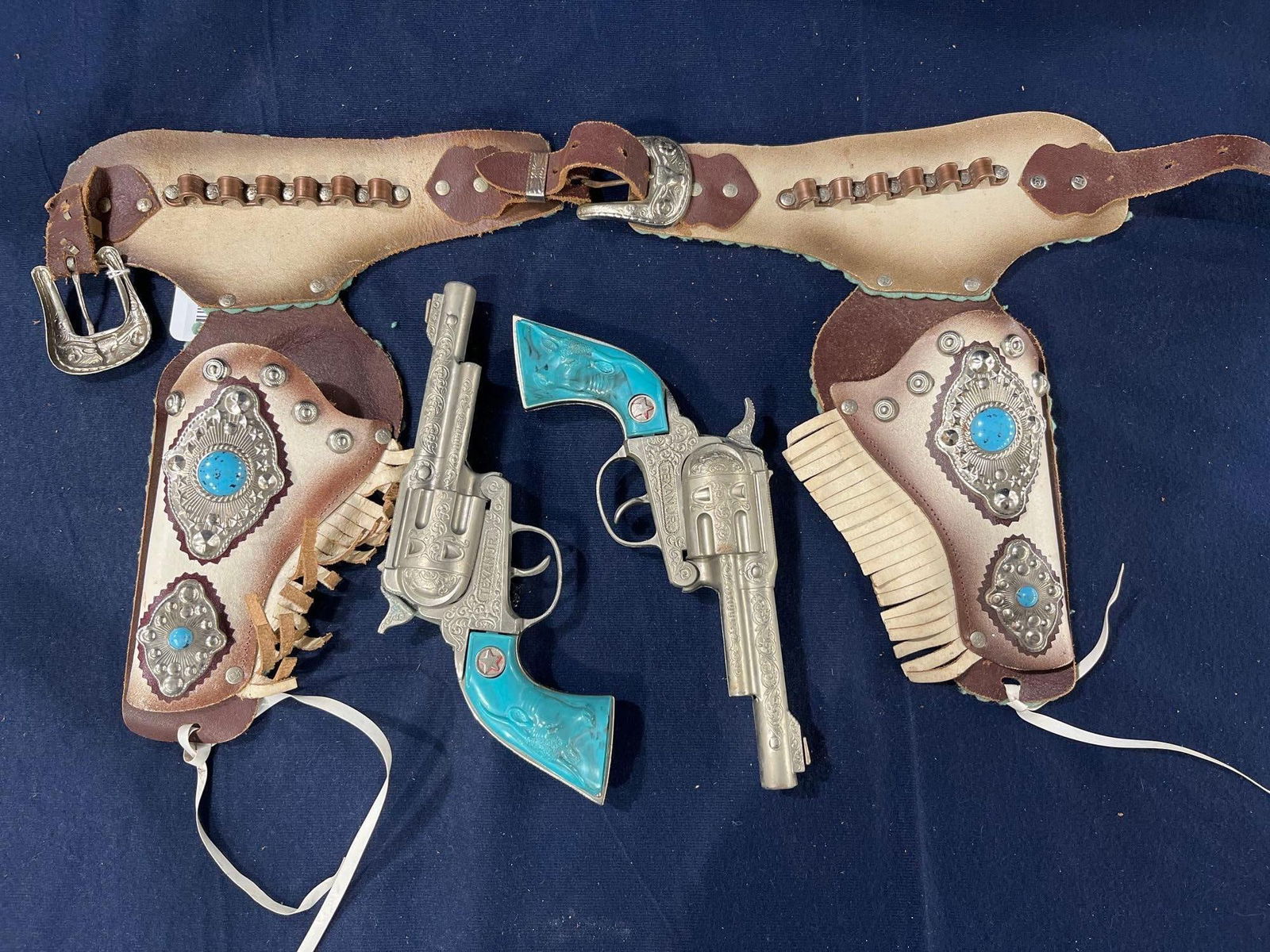 Hubley Texan Jr. Cap Gun: Pair of leather hip holsters w/ faux turquoise embossed grip